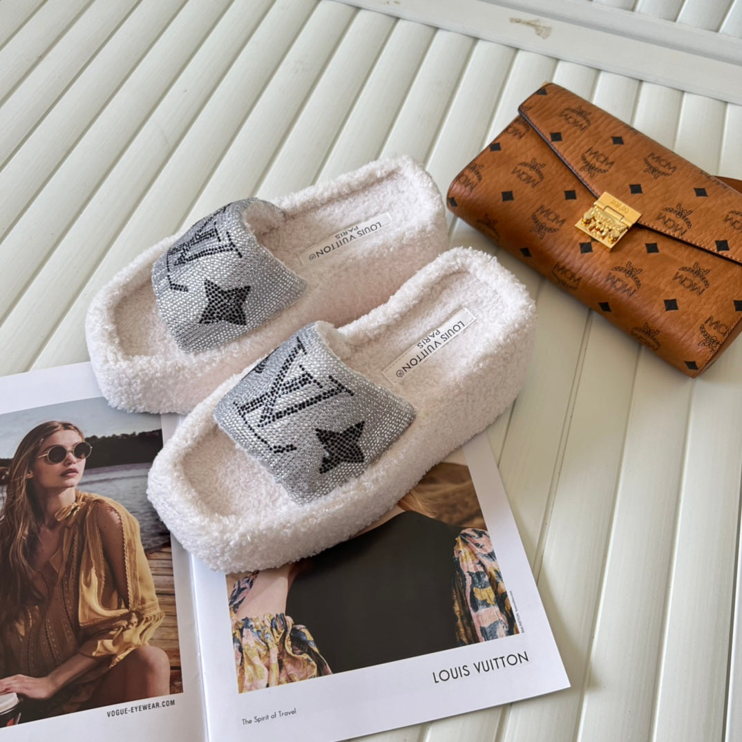 14E91ZDE Stylish Slippers