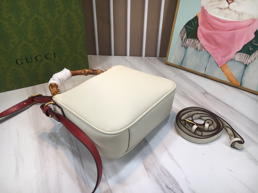 15RB117BDE Stylish leather bag