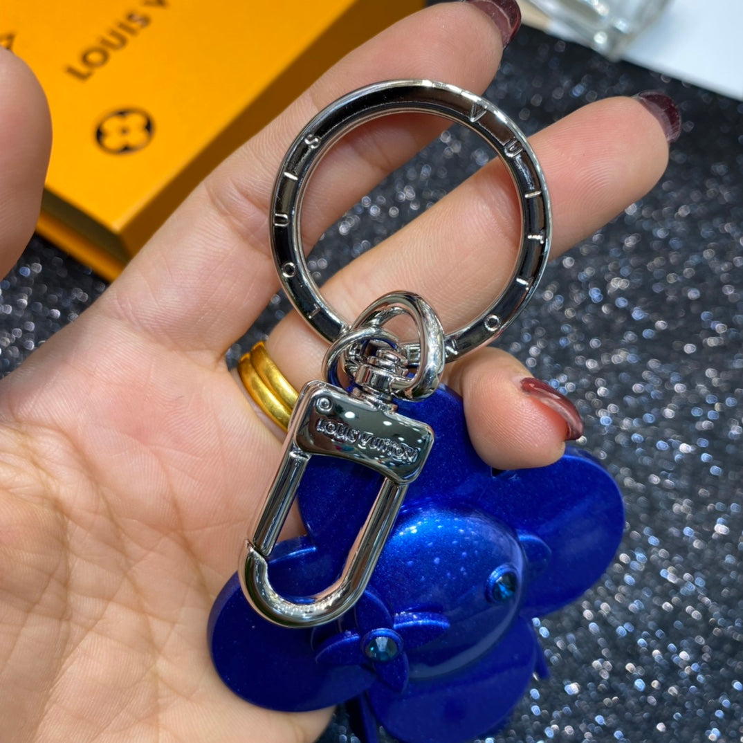 14E63ADE Stylish key closure
