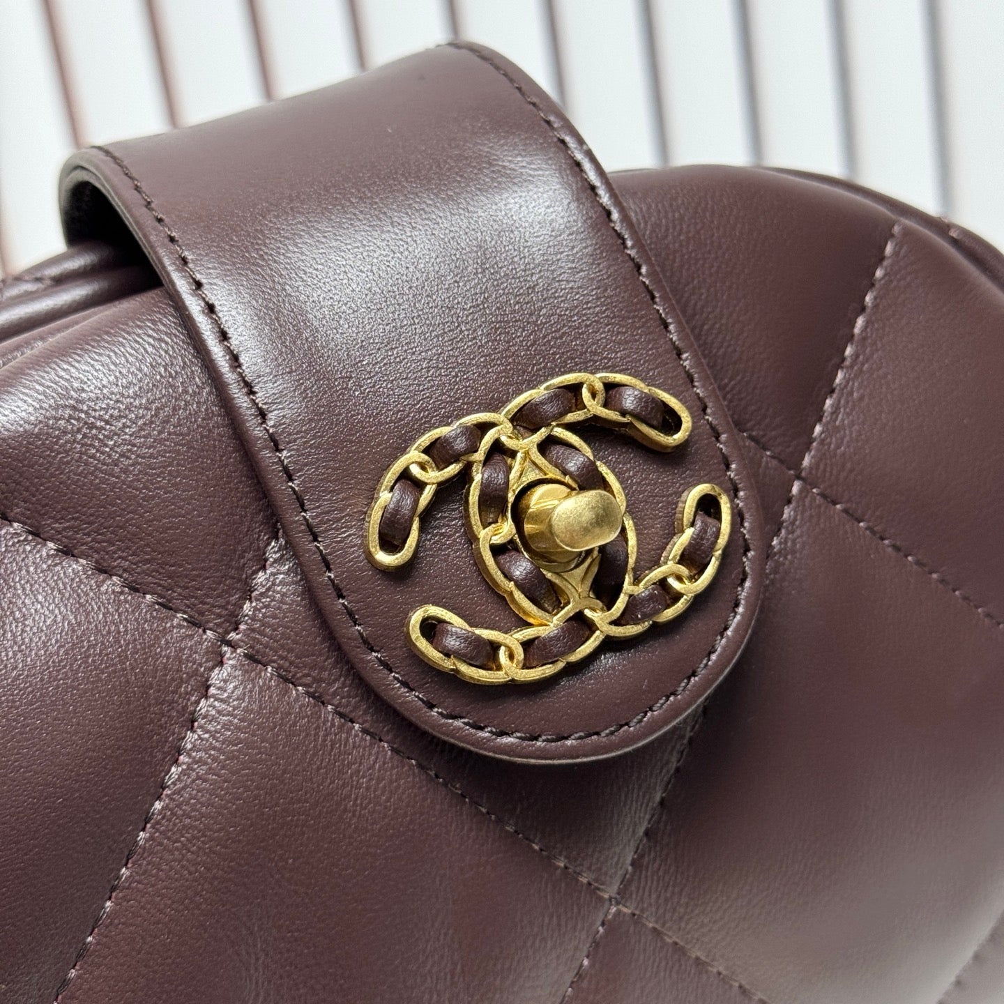 15RC49BDE Stylish leather bag