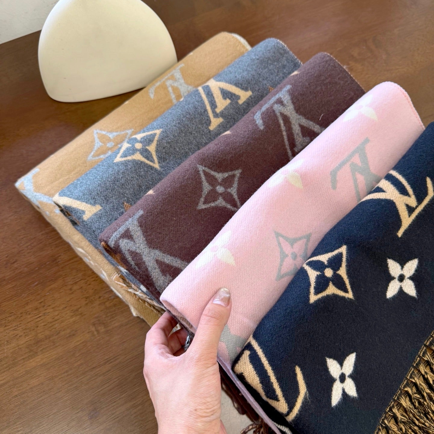 185RE70WDE Stylish Winter Scarves