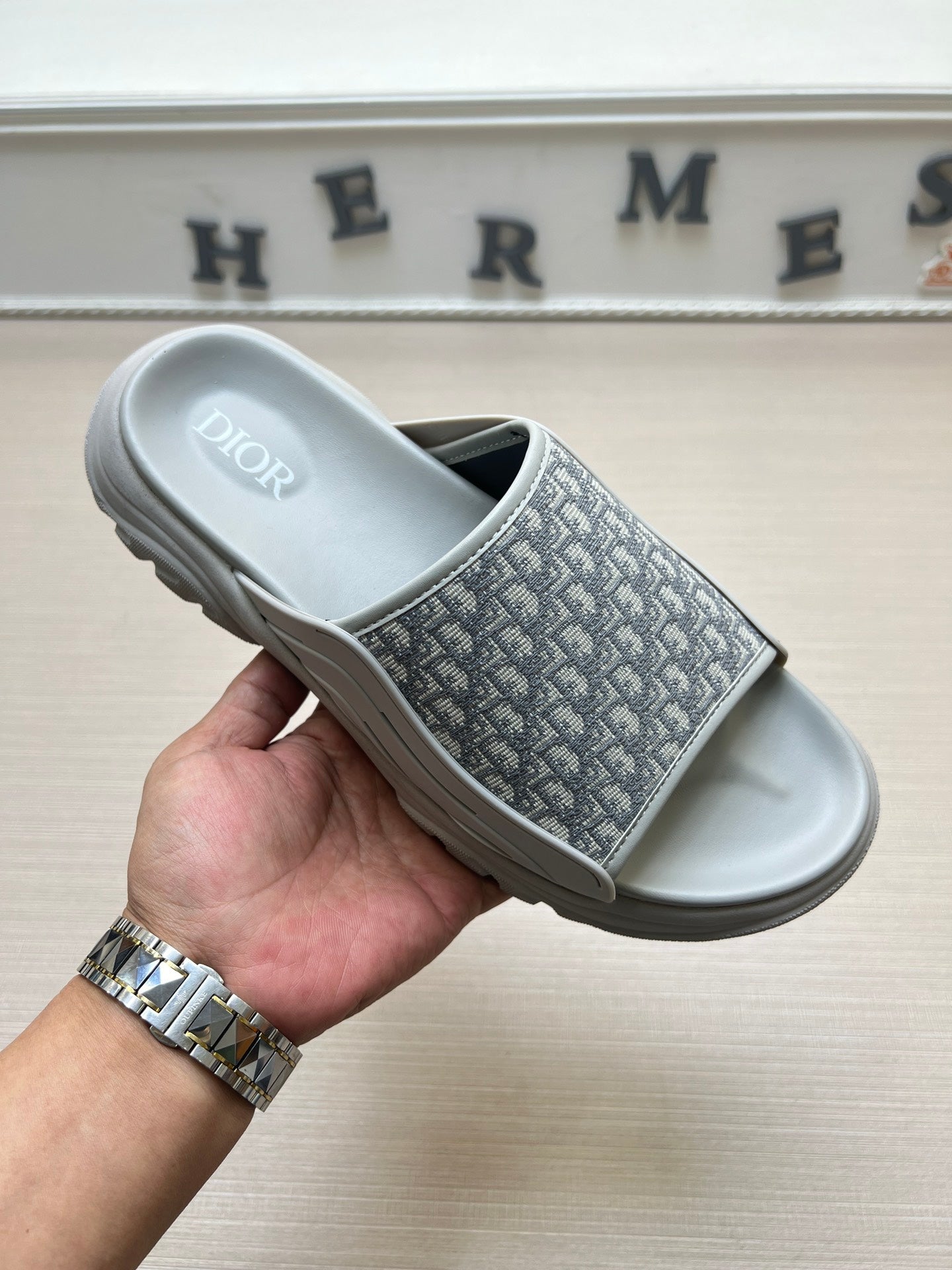 54D8ZDE Stylish slippers