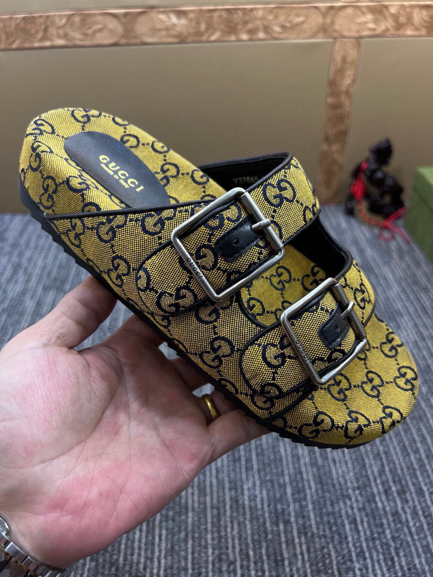 54B123ZDE Stylish slippers