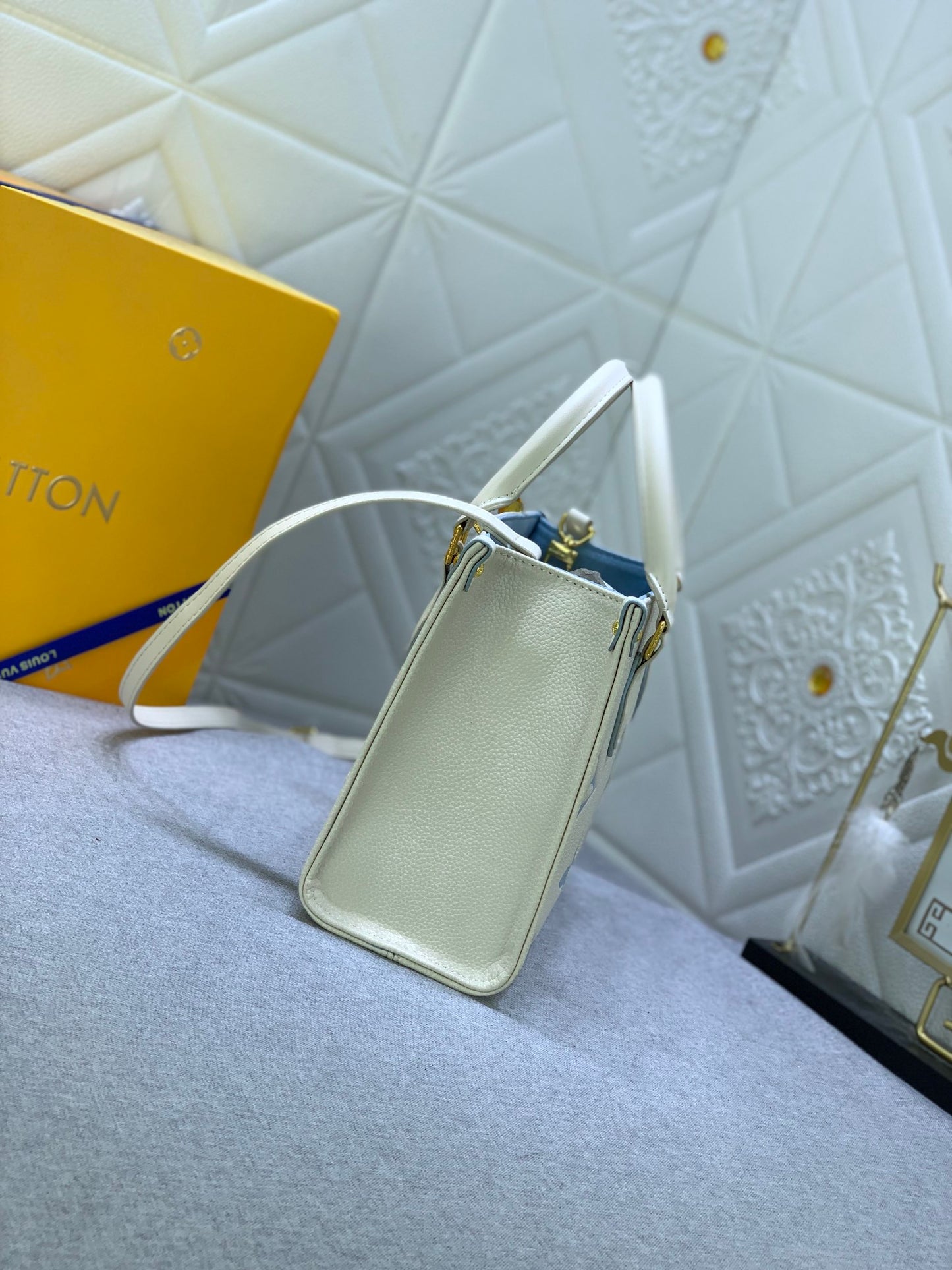 1XE279BDE Stylish leather bag 