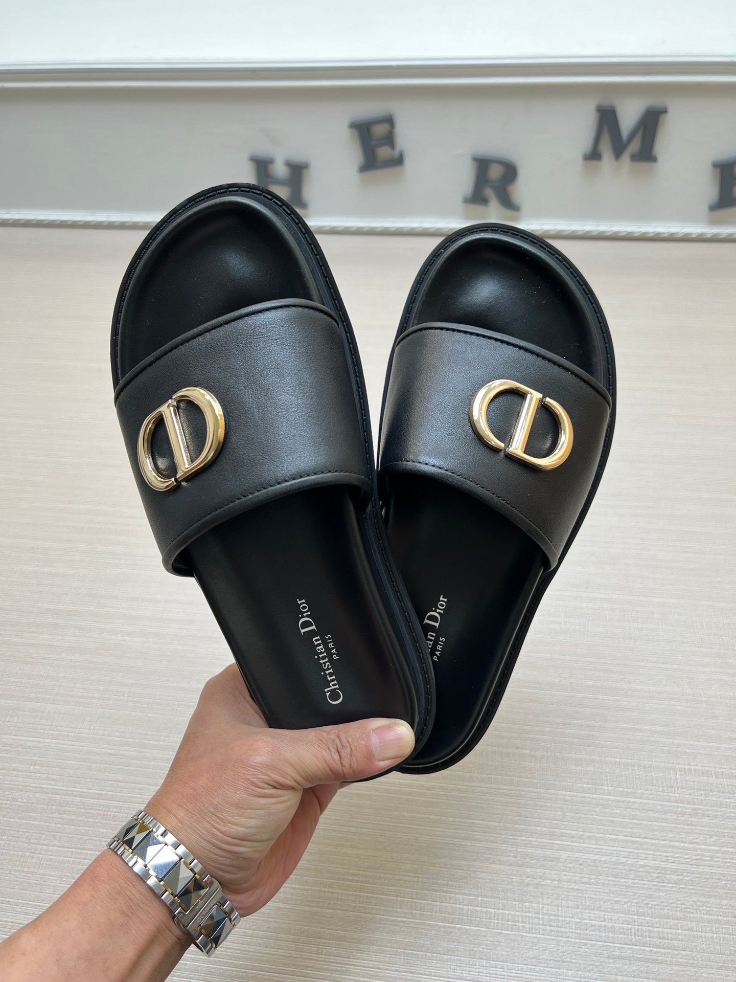 54D115ZDE Stylish slippers