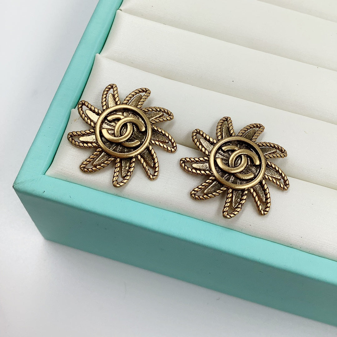 14C281EDE Stylish Earrings