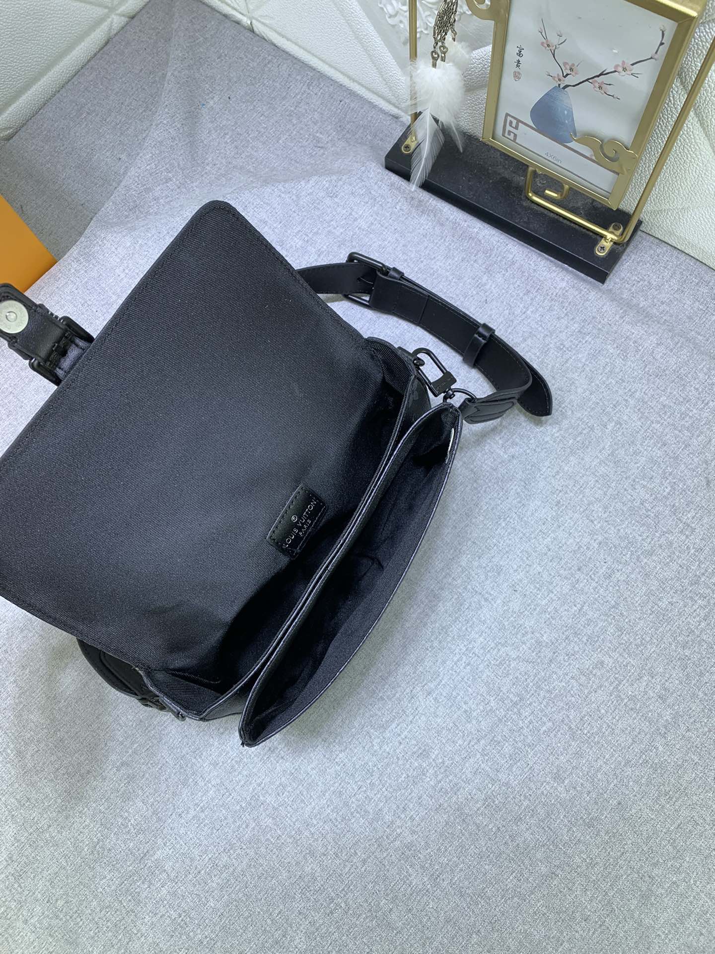 2XE465BDE Stylish leather bag