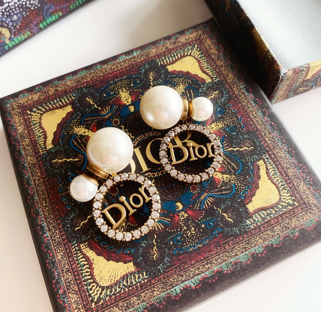 1YD419EDE Stylish Earrings