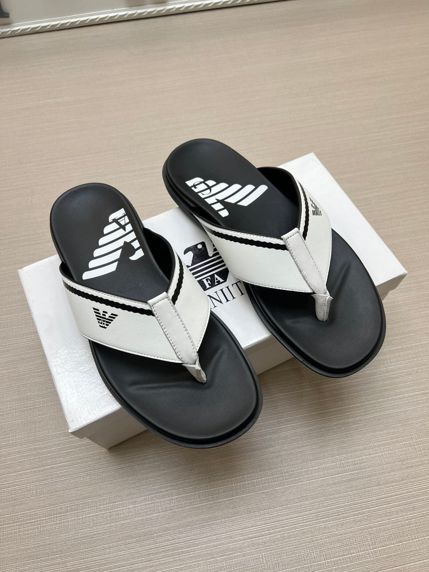 54A103ZDE Stylish slippers