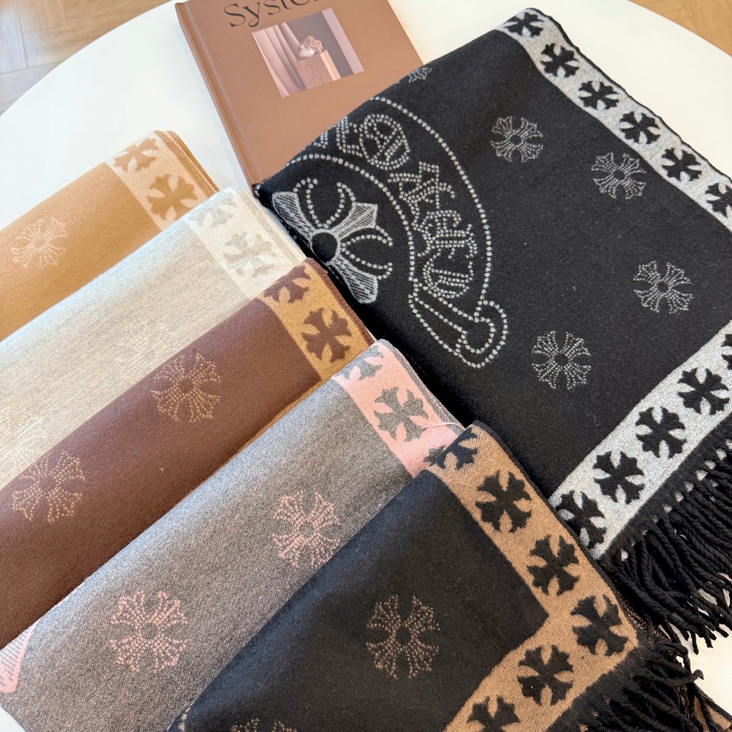 185ZA33WDE Stylish Winter Scarves