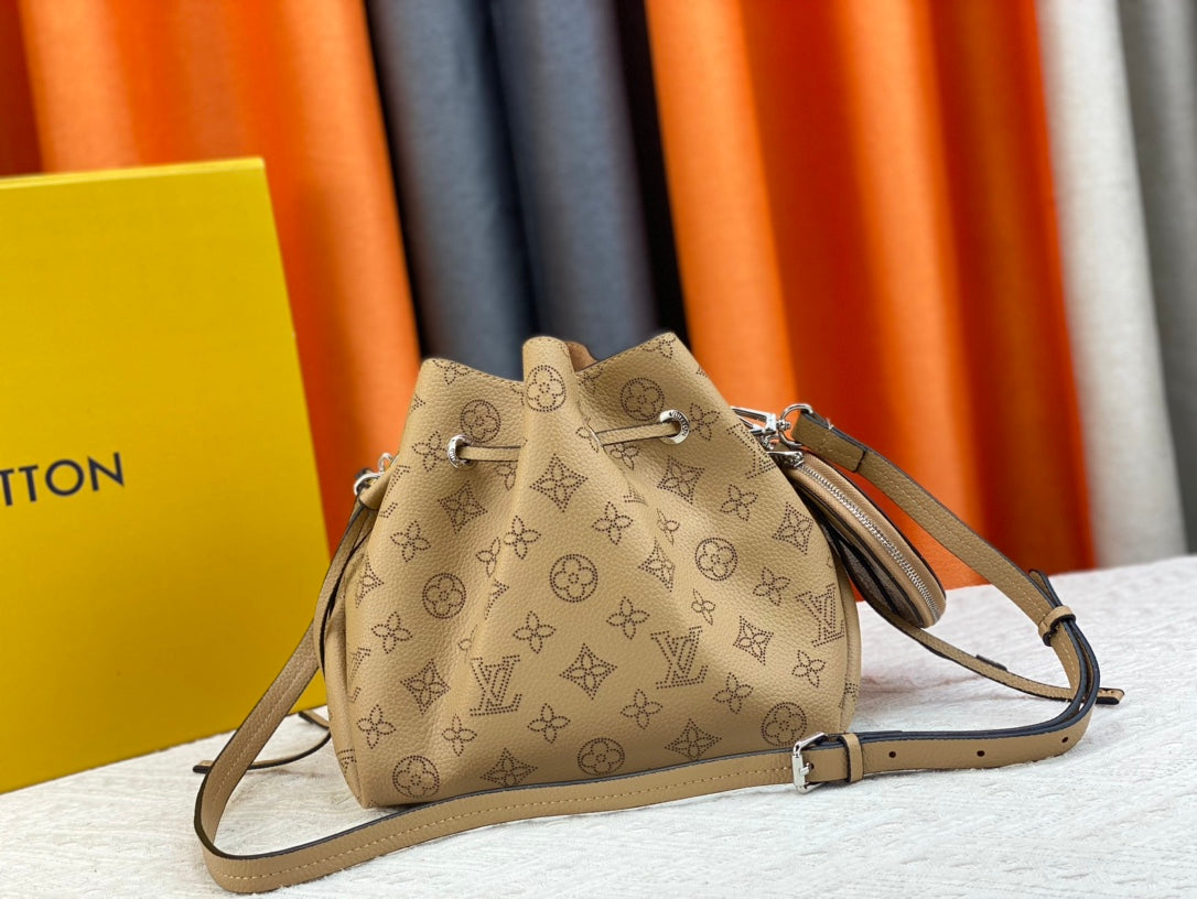 165NE98BDE Stylish leather bag