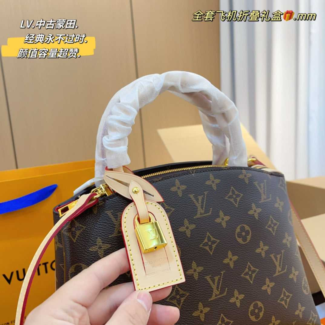 6XE196BDE Stylish leather bag 