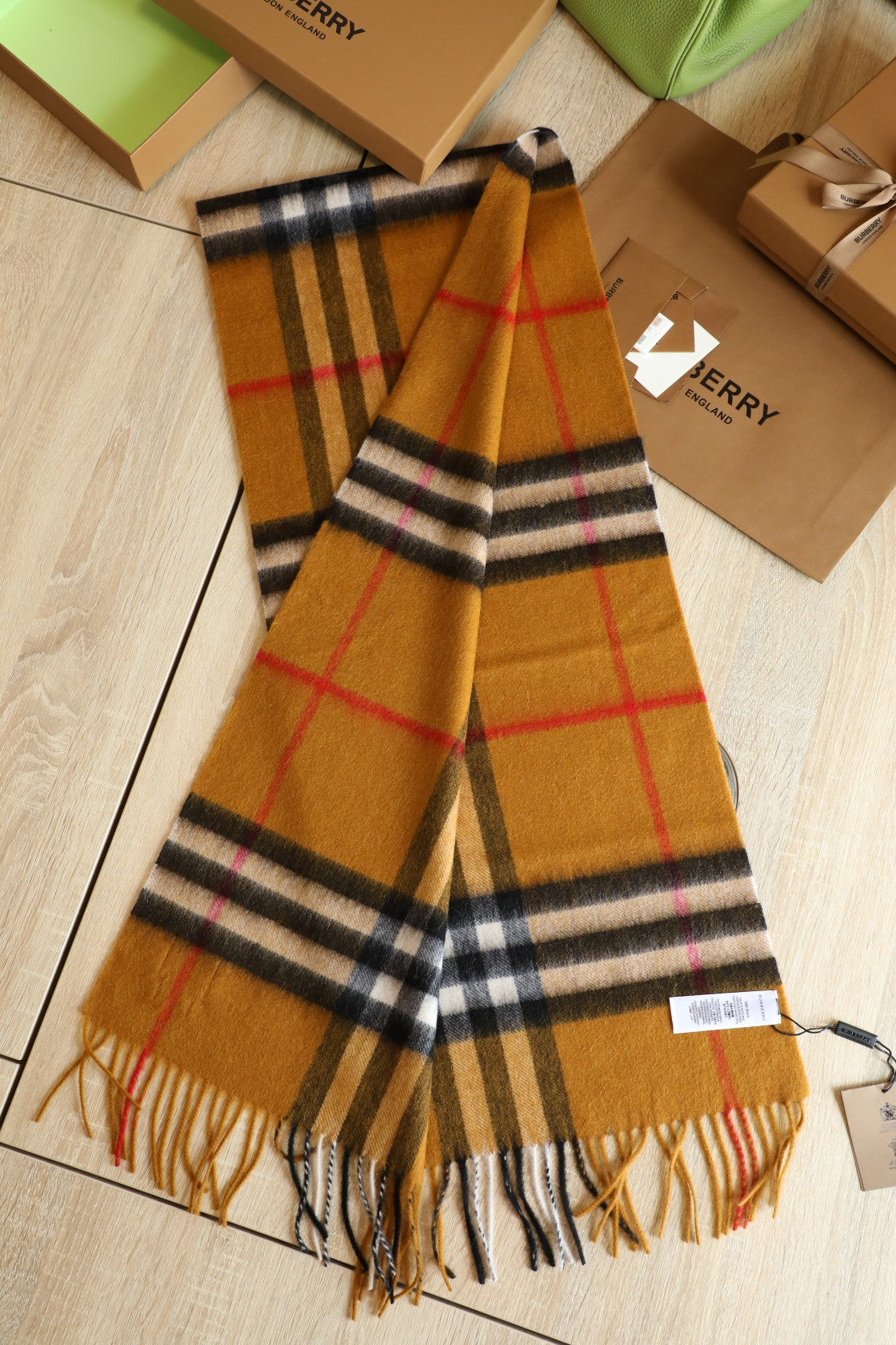 185ZR3WDE Stylish Winter Scarves