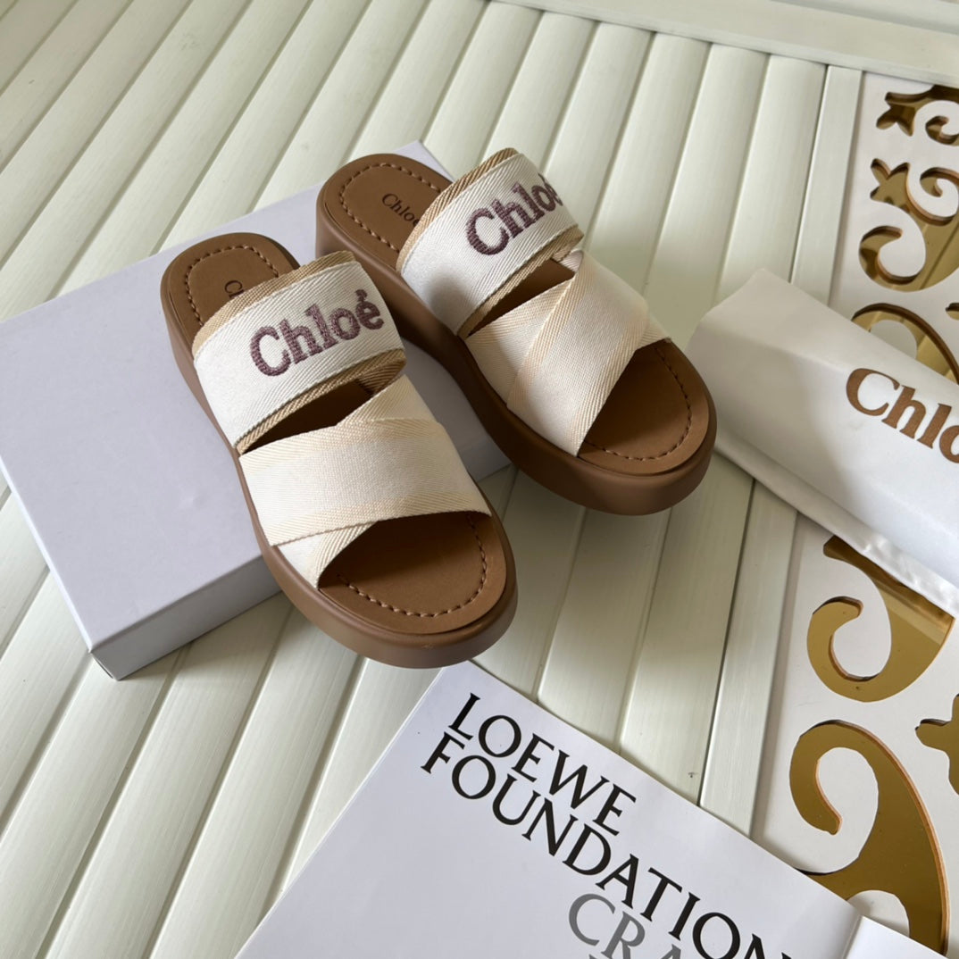 14B138ZDE Stylish Slippers