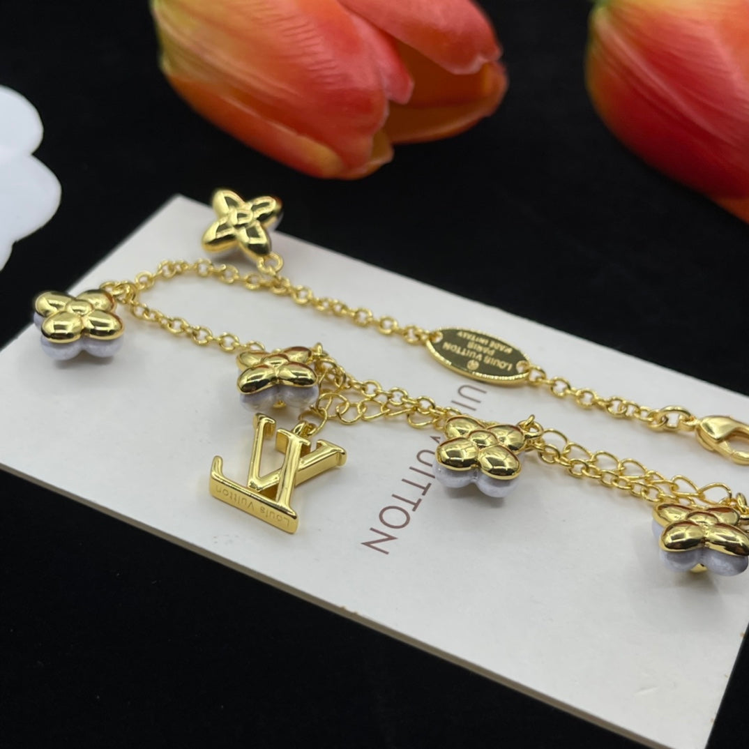 1YE434KDE Stylish Bracelets