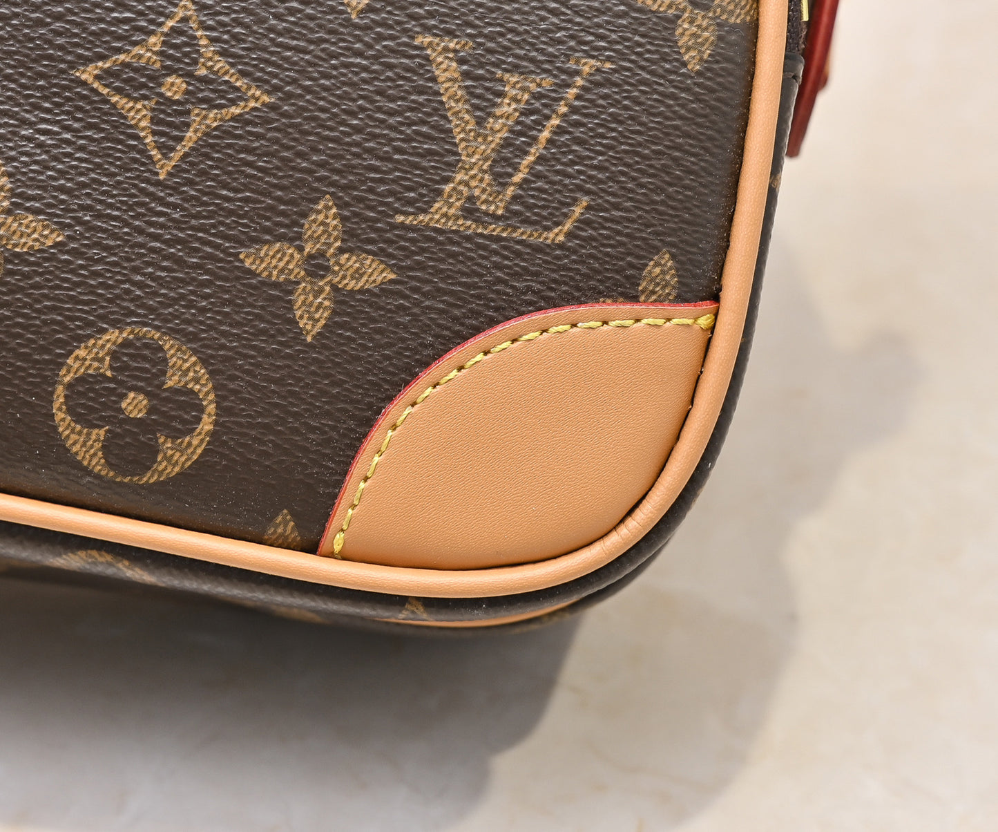 2WE7BDE Stylish leather bag