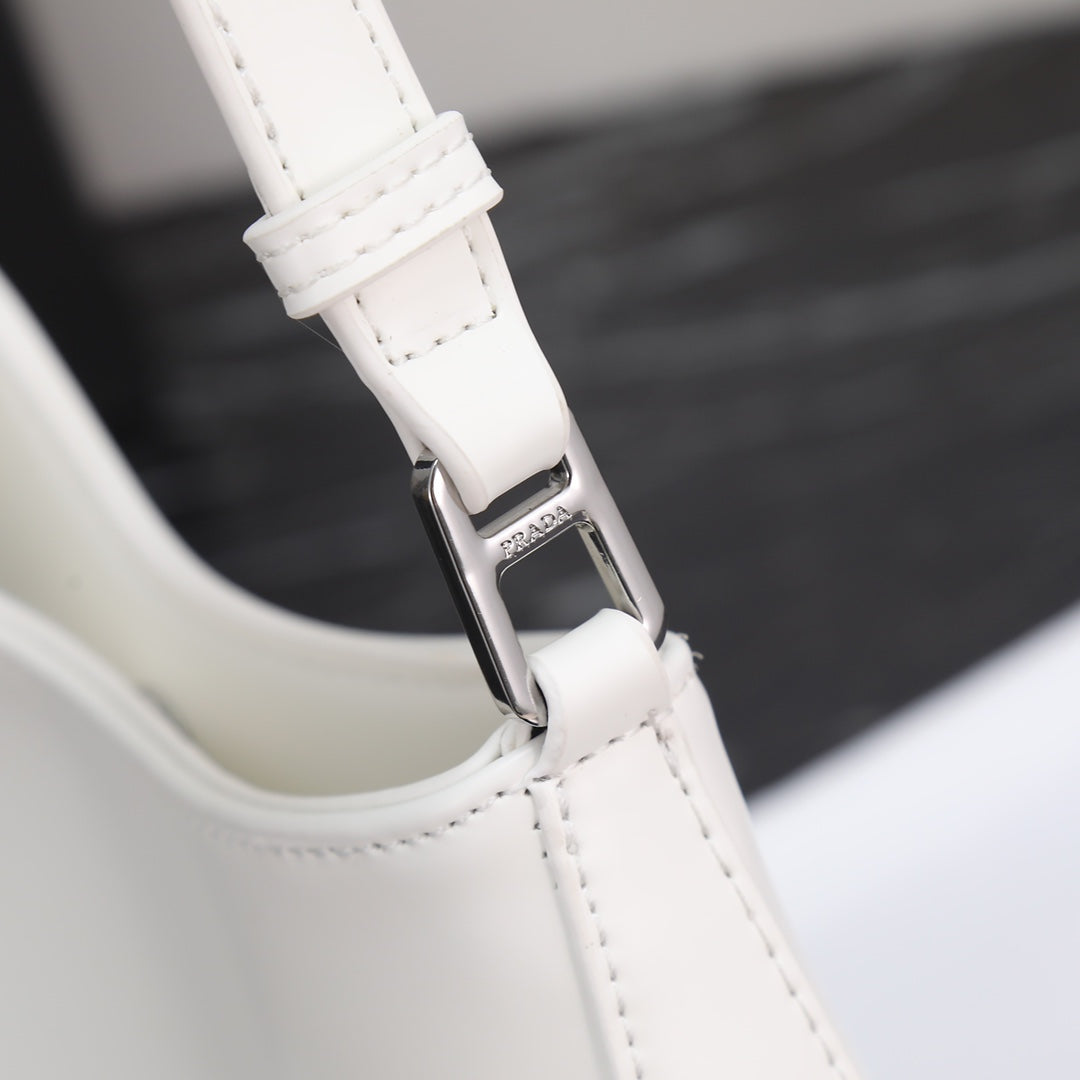 2XPD129BDE Stylish leather bag 