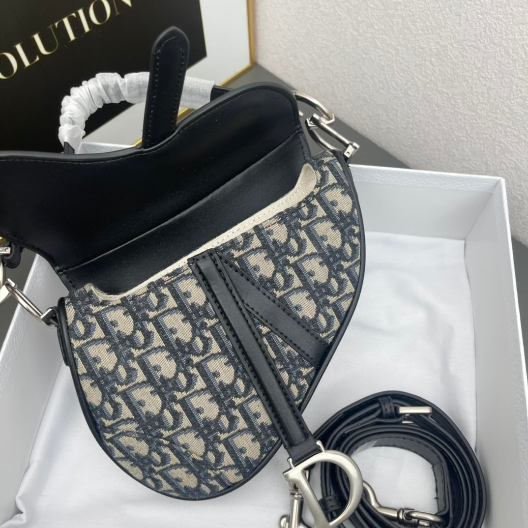 1WD90BDE Stylish leather bag