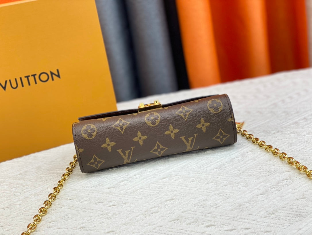 1XE32BDE Stylish leather bag 