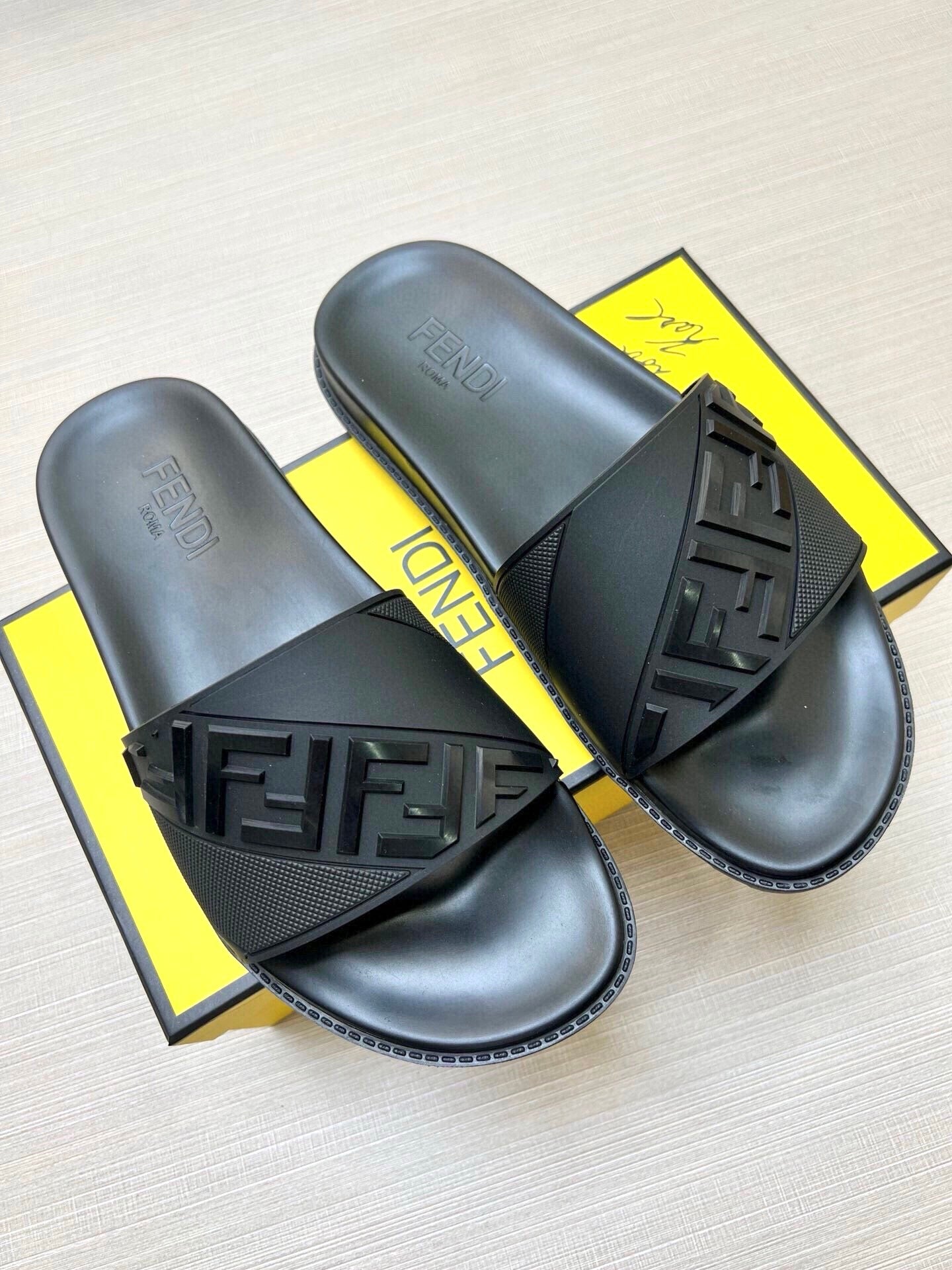 535ZF281ZDE Stylish Slippers