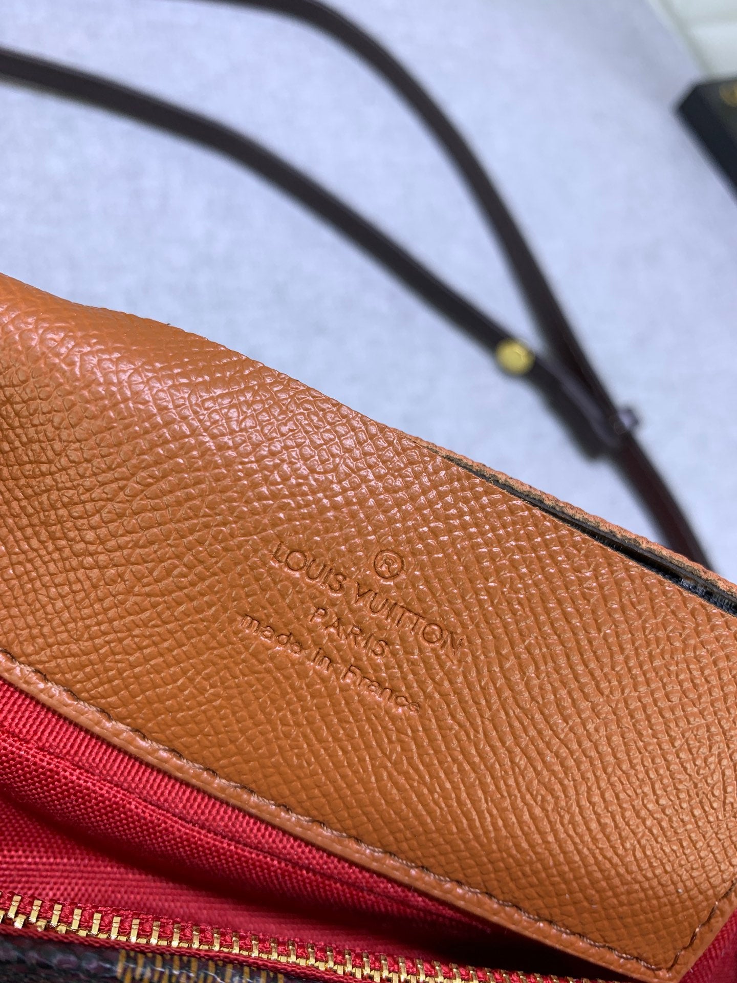 1XE64BDE Stylish leather bag 