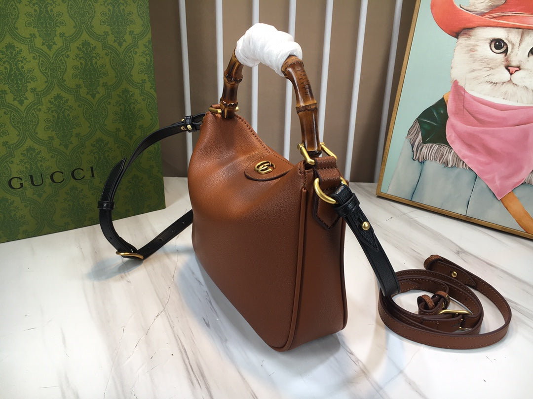 15RB117BDE Stylish leather bag