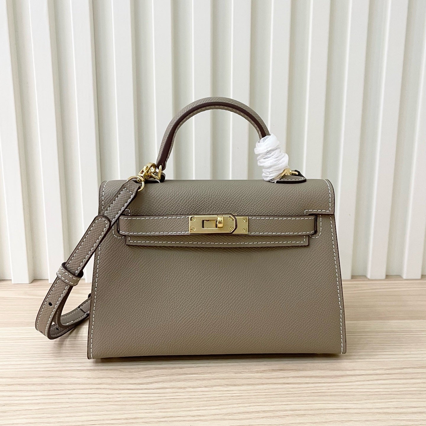2WH26BDE Stylish leather bag