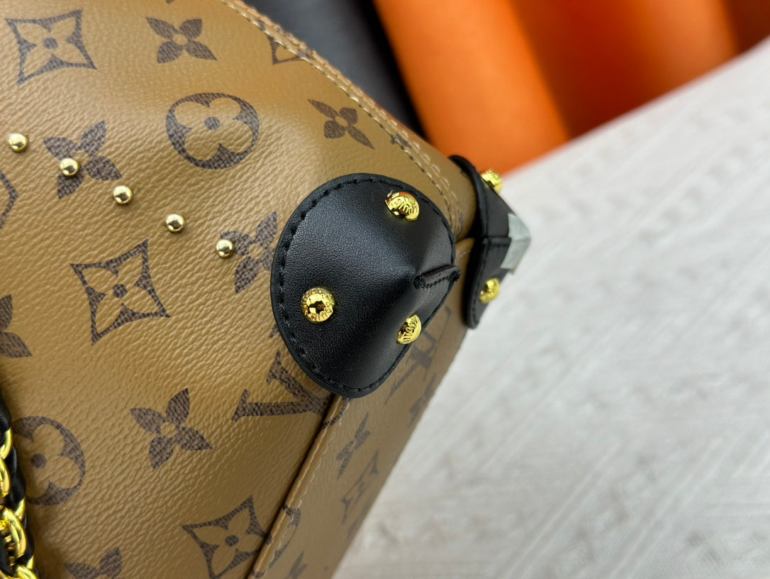 1XE56BDE Stylish leather bag