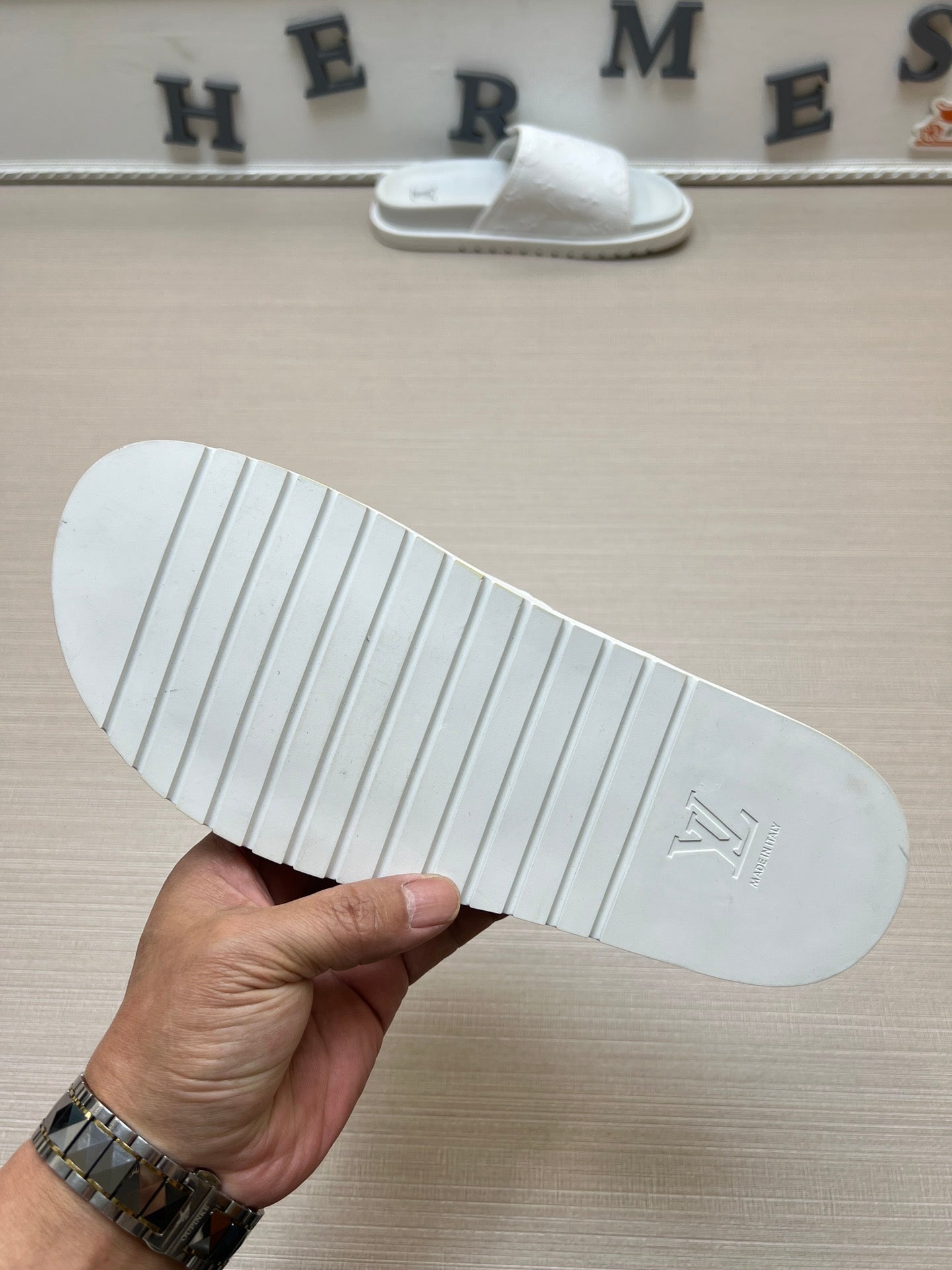 54E112ZDE Stylish slippers