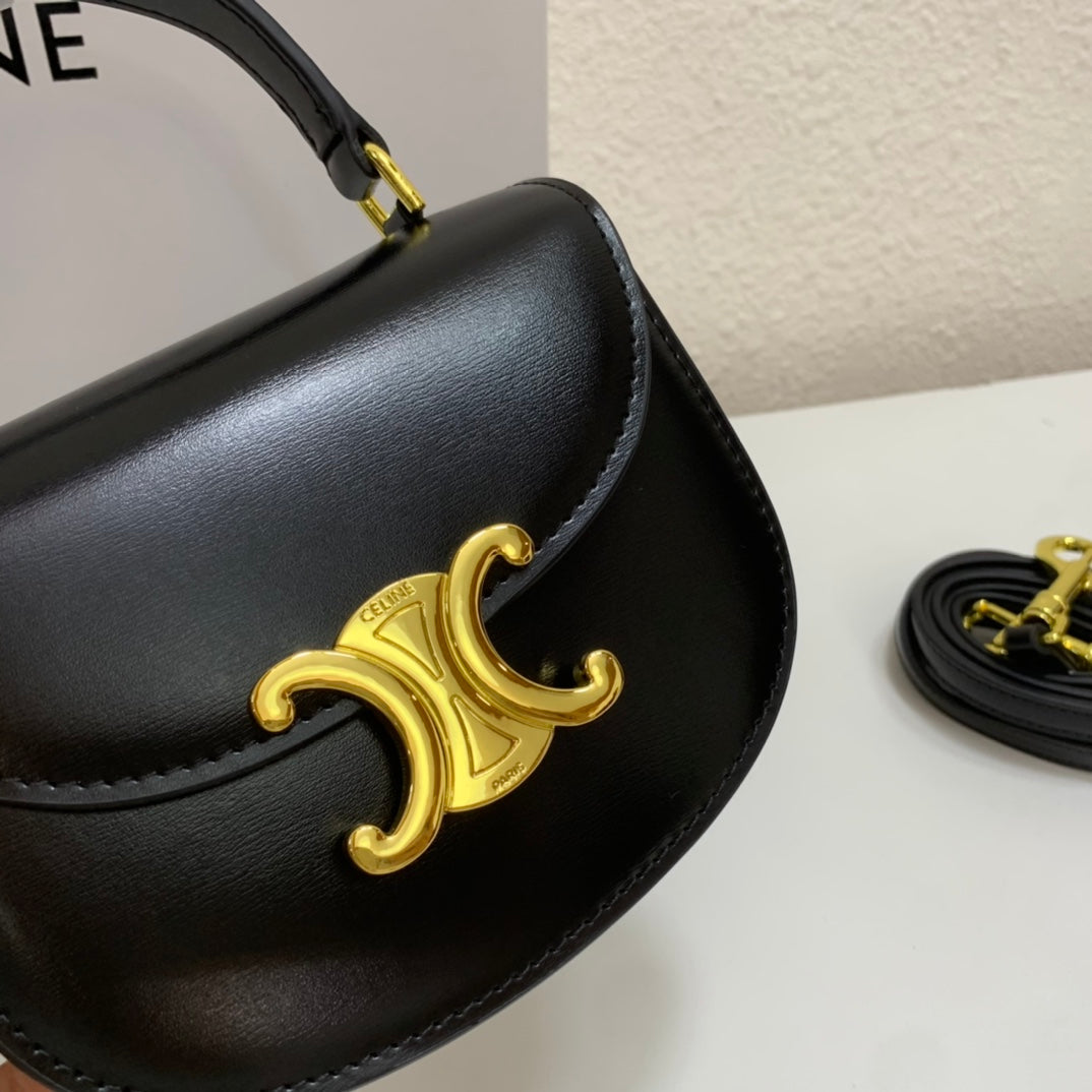 1XCL40BDE Stylish leather bag 