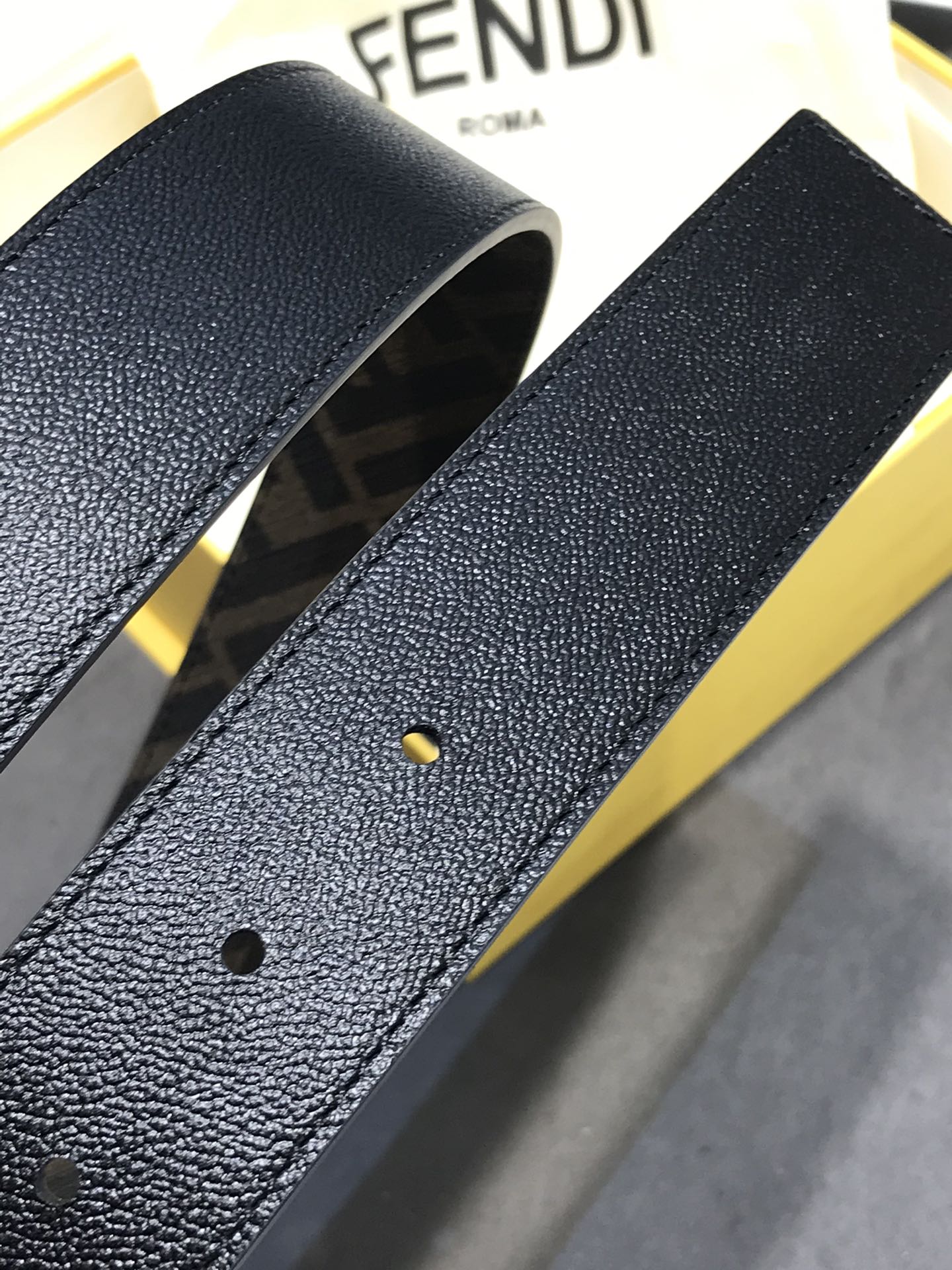 14F77PDE Stylish  High quality belt With full package