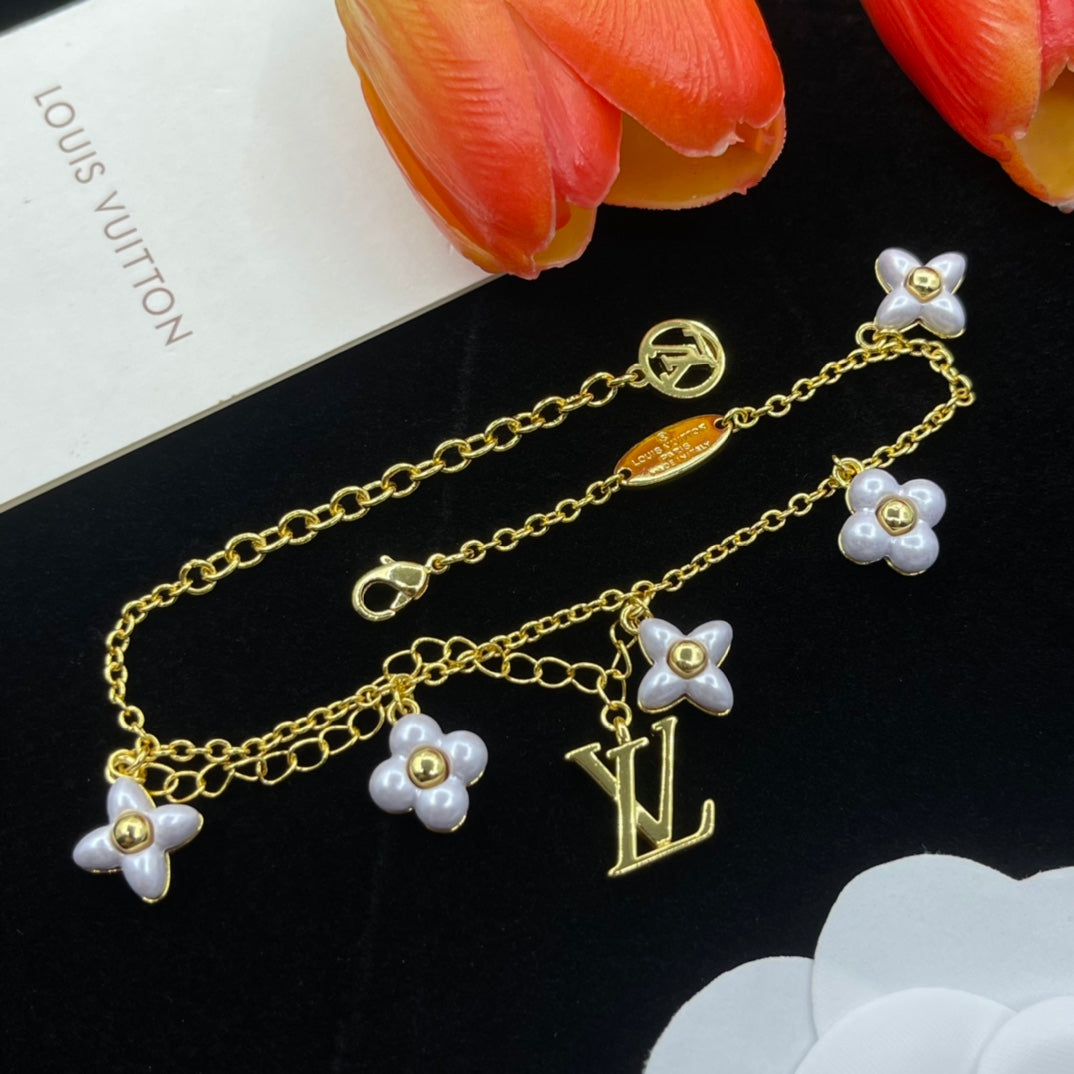 1YE434KDE Stylish Bracelets