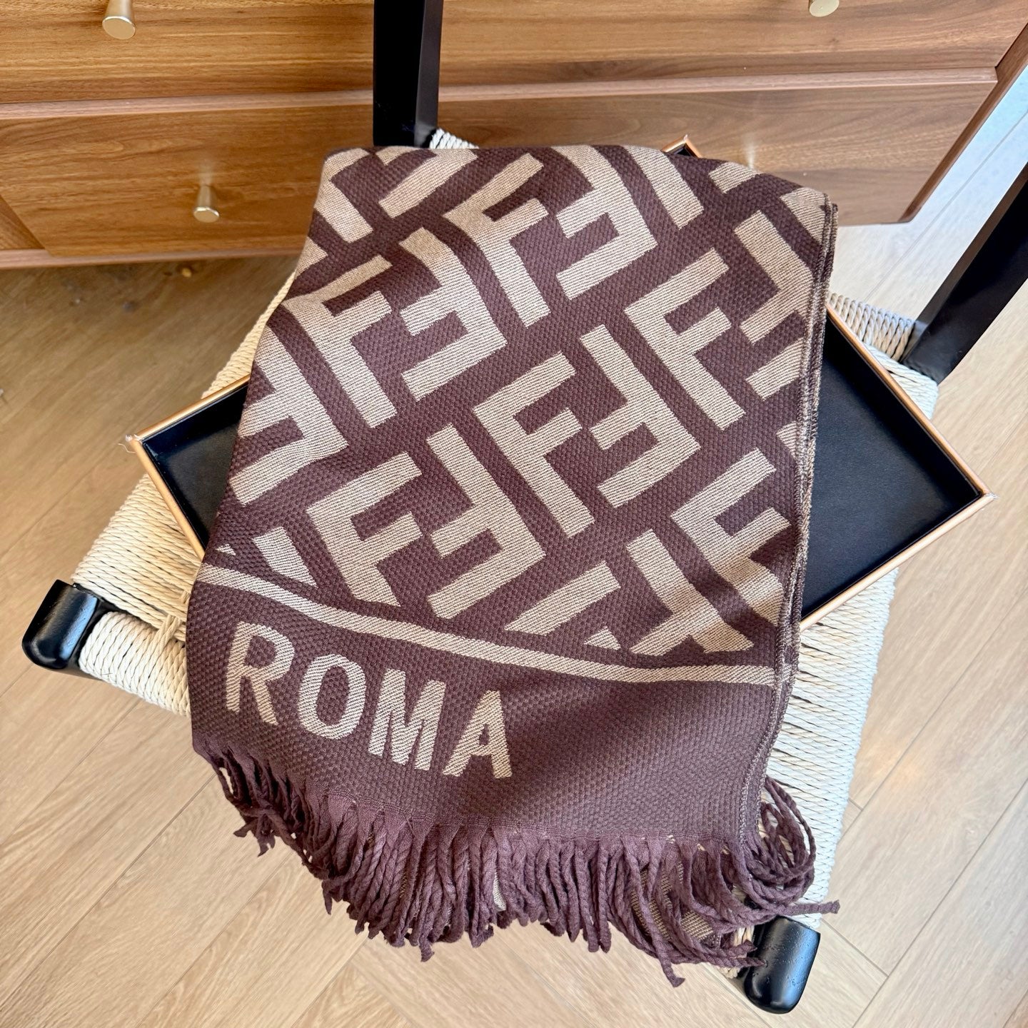 185ZF68WDE Stylish  Winter Scarves