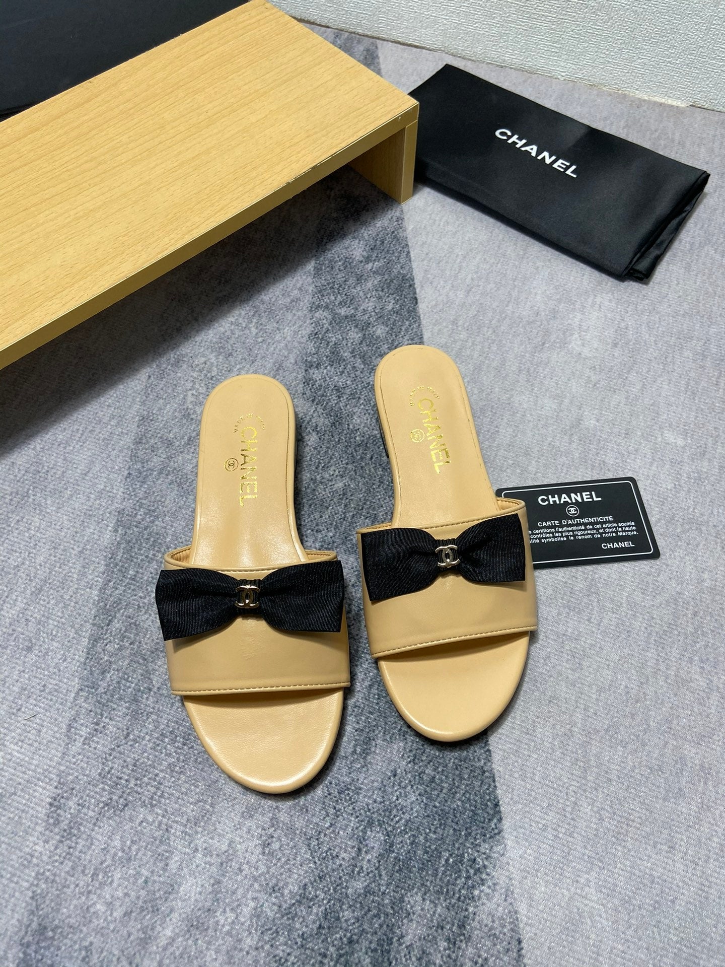 14C187ZDE Stylish Slippers