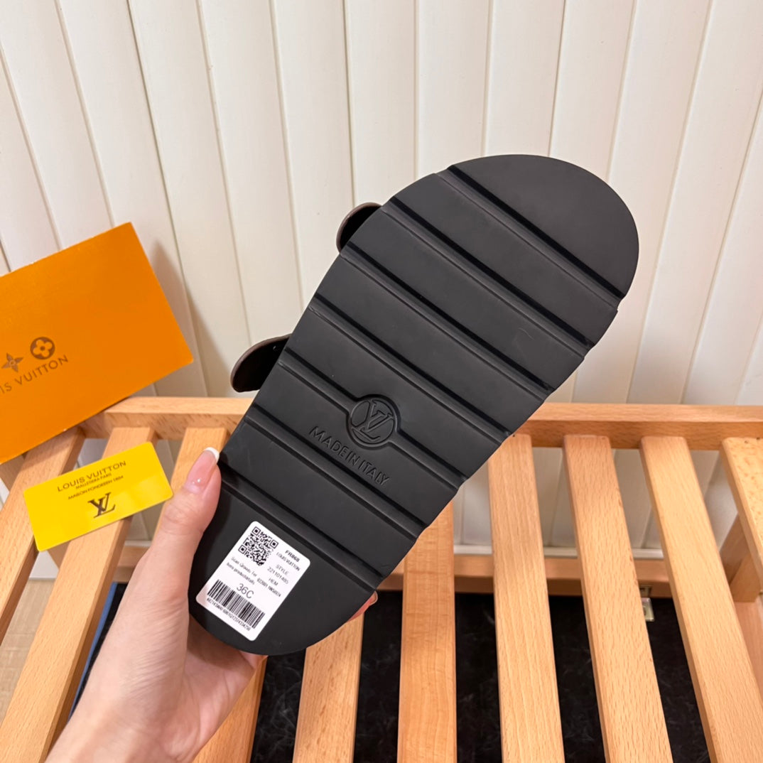 14E208ZDE Stylish Slippers