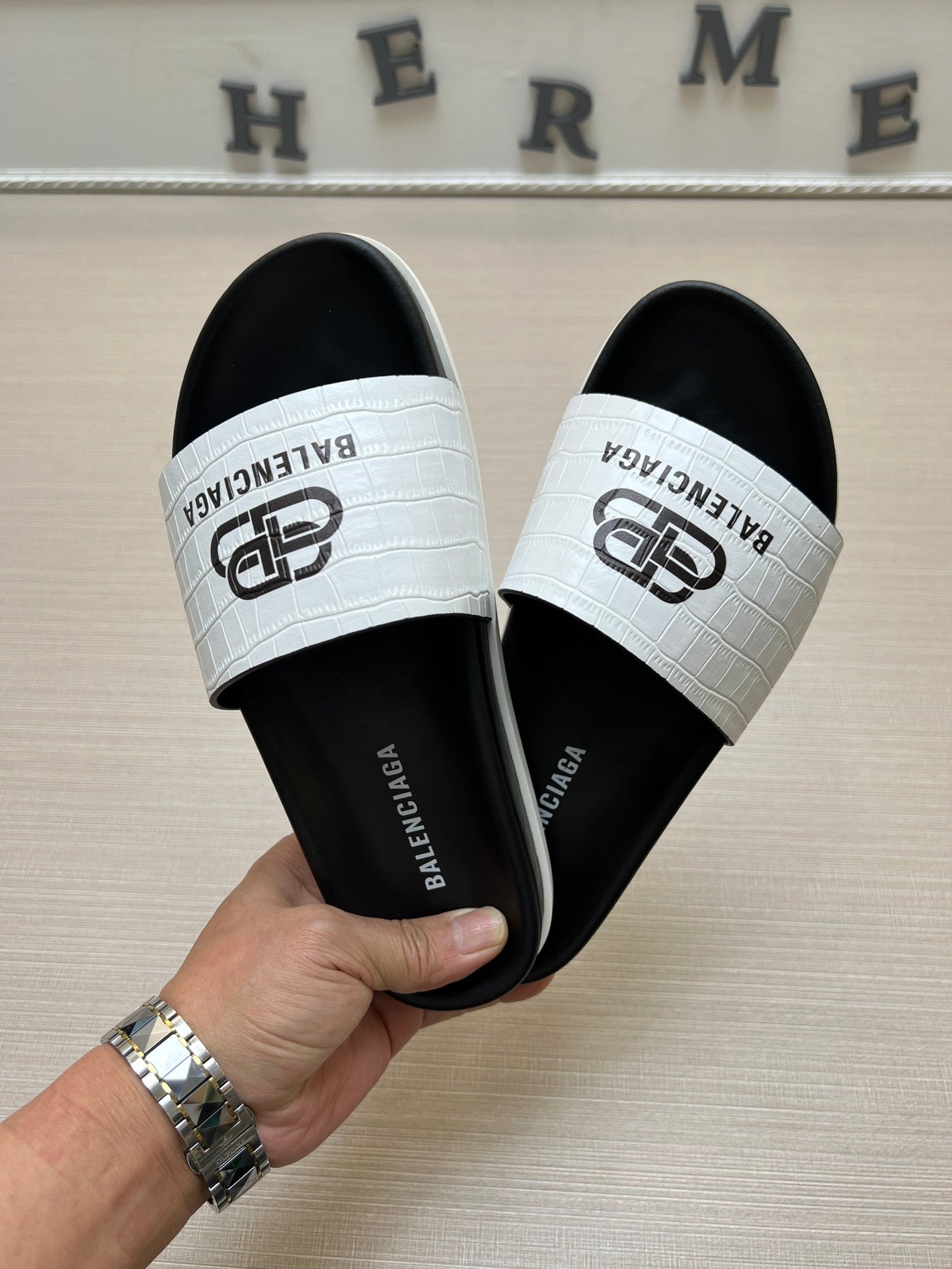 54J99ZDE Stylish slippers