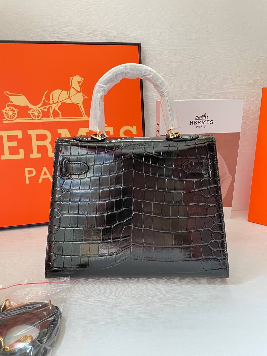 2WH28BDE Stylish leather bag