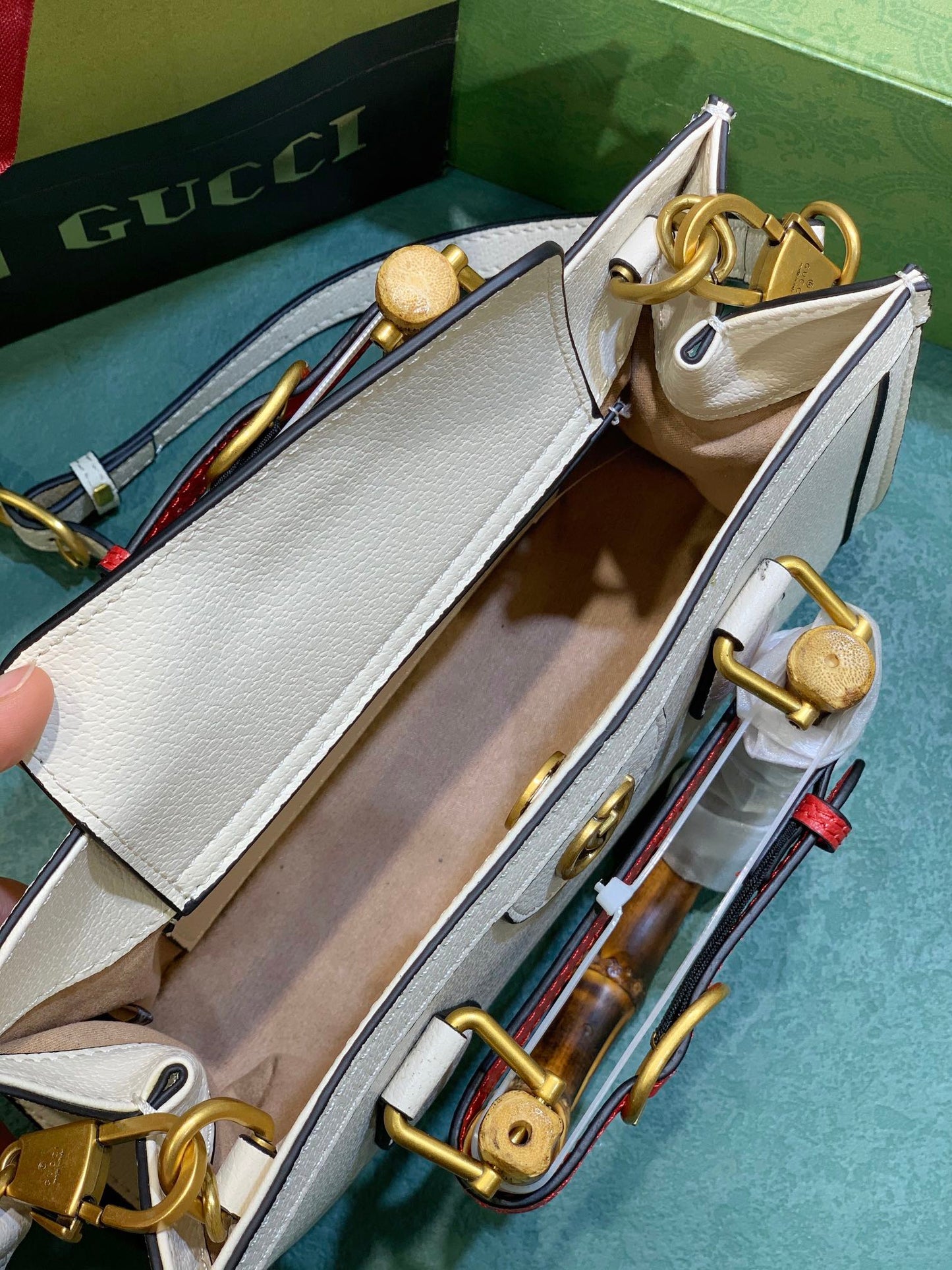 1XB114BDE Stylish leather bag 