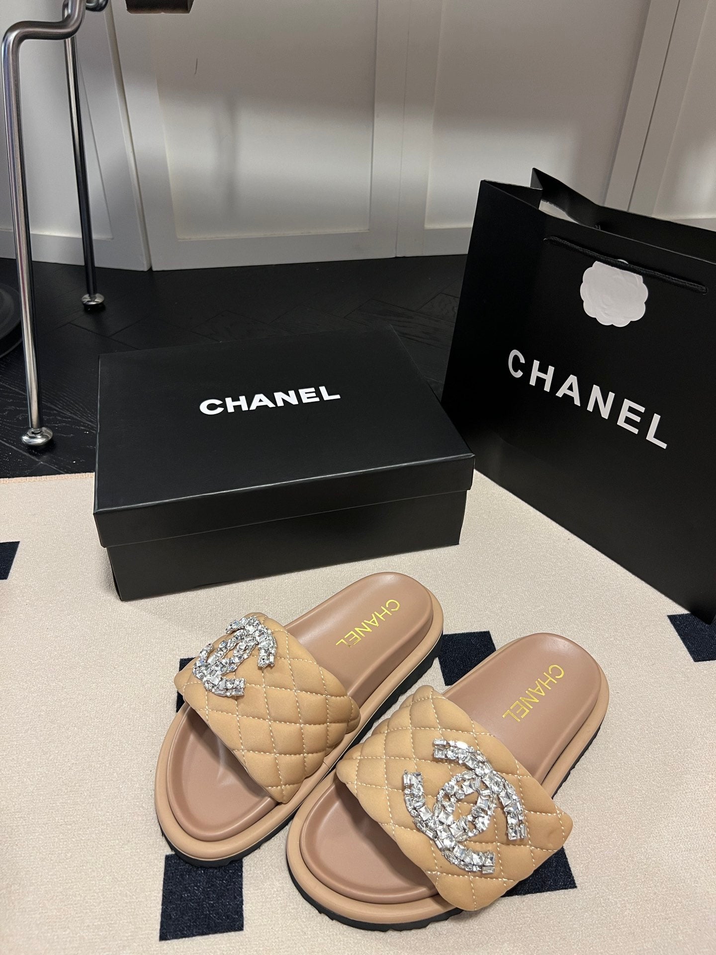 14C93ZDE Stylish Slippers