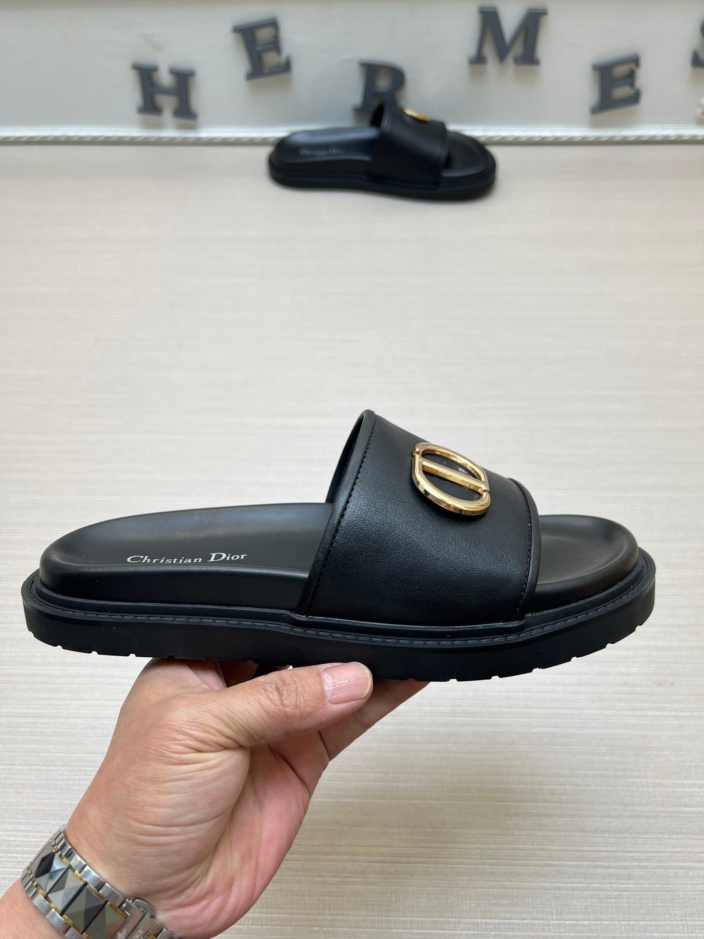 54D115ZDE Stylish slippers