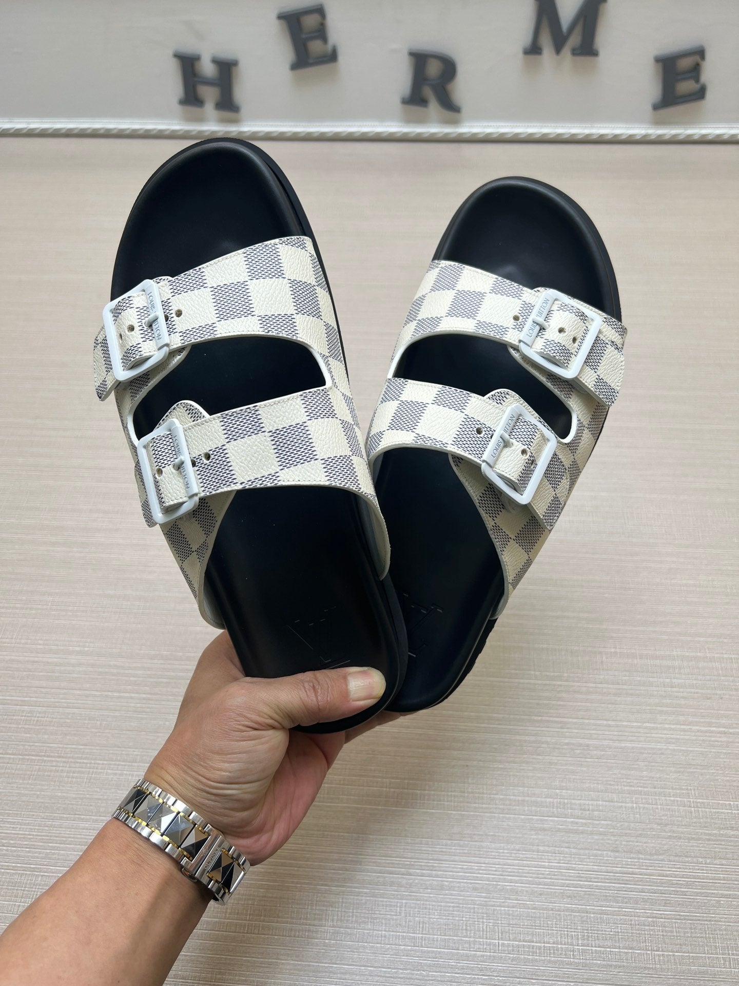 54E61ZDE Stylish slippers