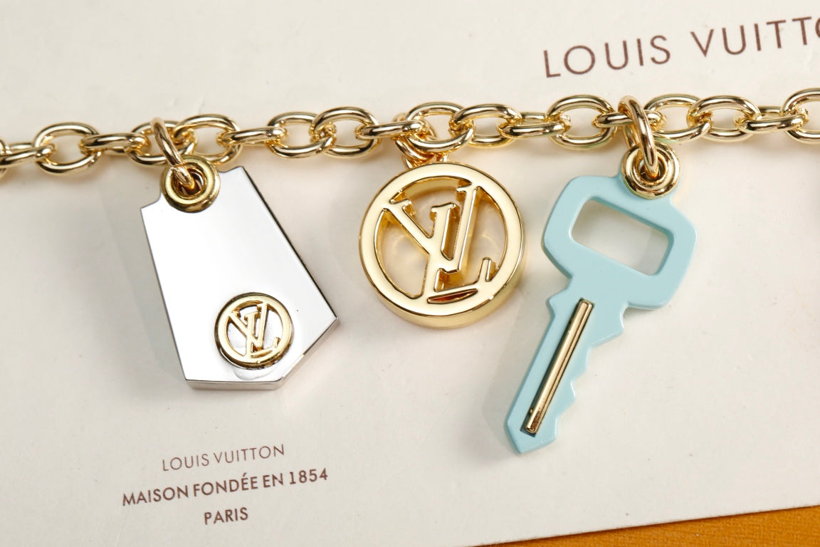 14E2ADE Stylish key closure