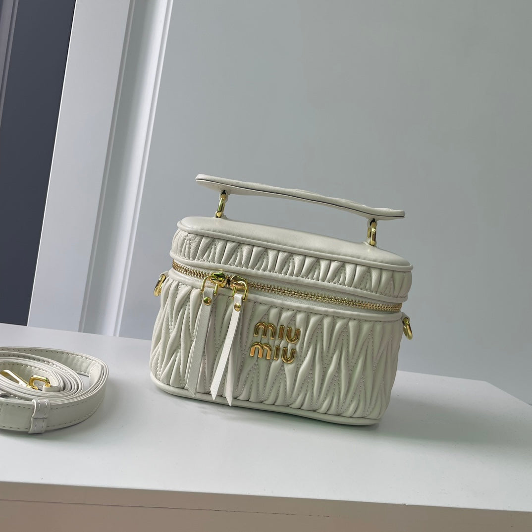 15RA102BDE Stylish leather bag
