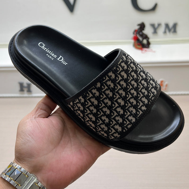 54D114ZDE Stylish slippers