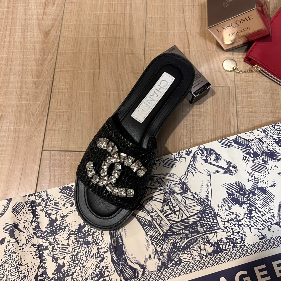 14C68ZDE Stylish slippers