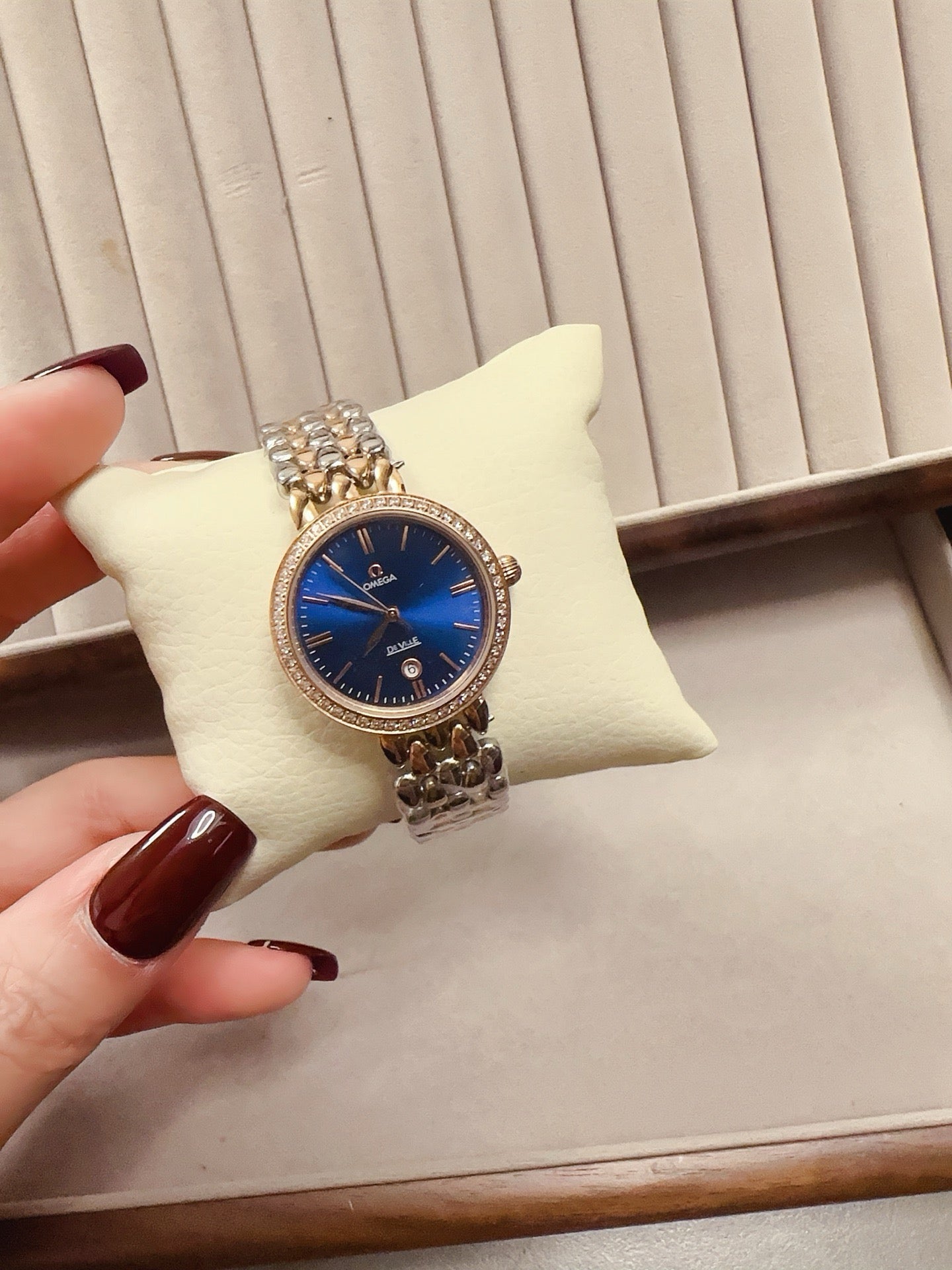 255RA35LDE Stylish Watches