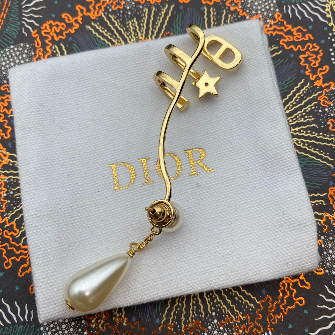 1YD426EDE Stylish Earrings