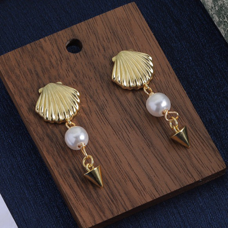 1YD240EDE Stylish Earrings