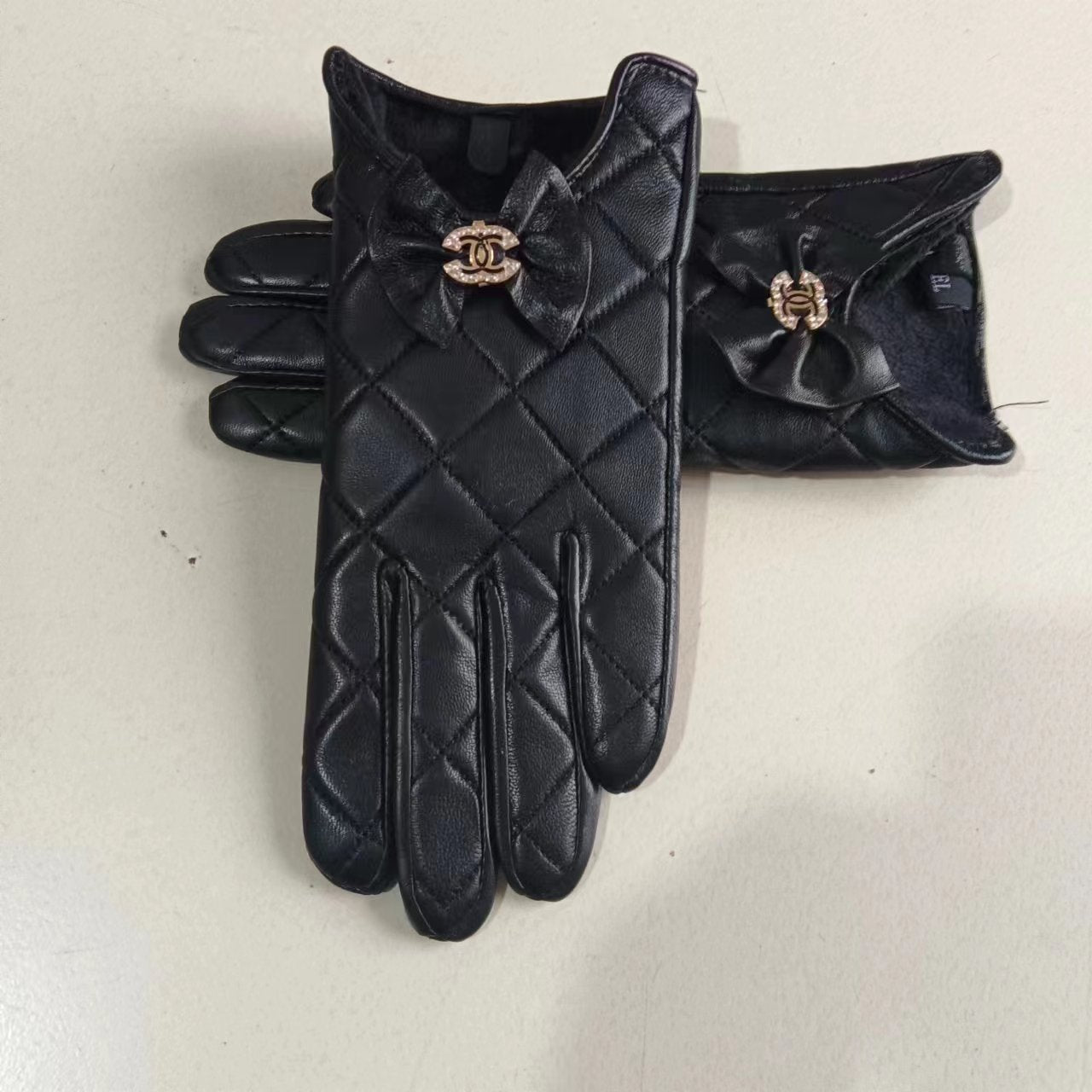 24C86SDE Stylish gloves