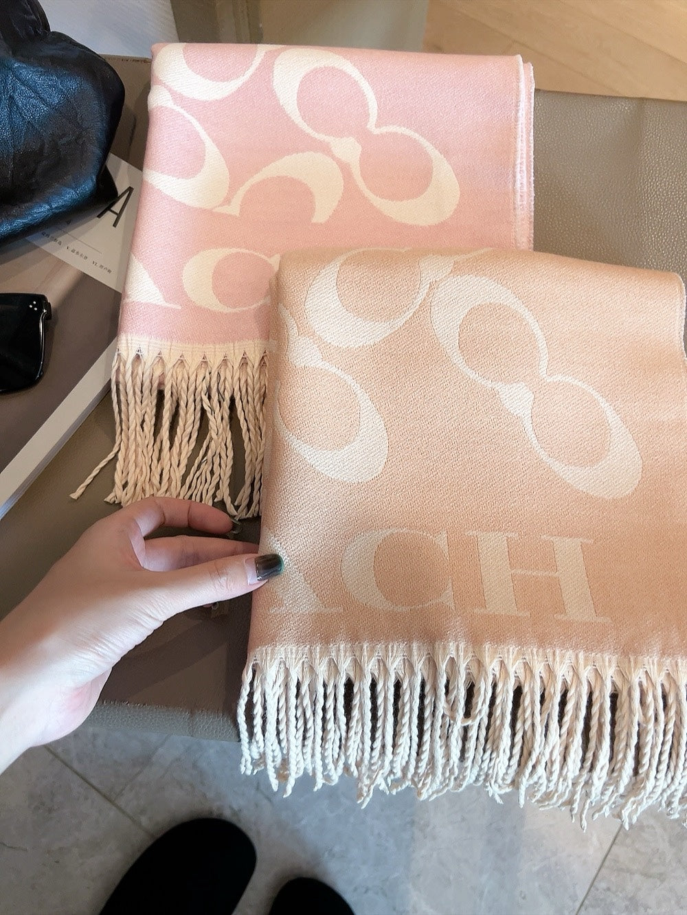 185ZA10WDE Stylish Winter Scarves